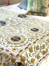 Load image into Gallery viewer, SUZANI Throw