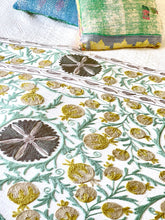 Load image into Gallery viewer, SUZANI Throw