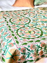 Load image into Gallery viewer, SUZANI Throw