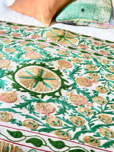 Load image into Gallery viewer, SUZANI Throw