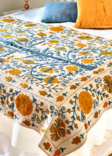 Load image into Gallery viewer, SUZANI Throw