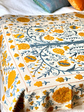 Load image into Gallery viewer, SUZANI Throw