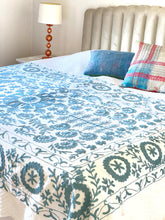 Load image into Gallery viewer, SUZANI Throw