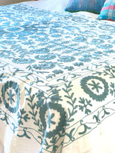 Load image into Gallery viewer, SUZANI Throw