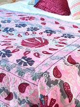 Load image into Gallery viewer, SUZANI Kantha