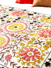 Load image into Gallery viewer, SUZANI Throw