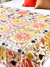 Load image into Gallery viewer, SUZANI Throw