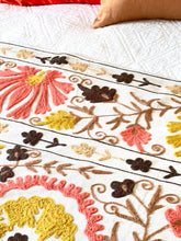 Load image into Gallery viewer, SUZANI Throw