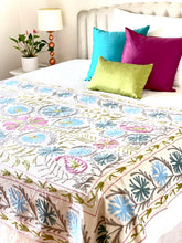 Load image into Gallery viewer, SUZANI Throw