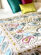 Load image into Gallery viewer, SUZANI Throw