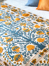 Load image into Gallery viewer, SUZANI Throw