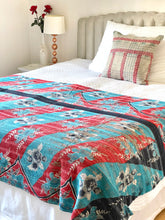 Load image into Gallery viewer, Vintage Sari kantha Quilt
