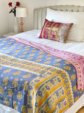 Load image into Gallery viewer, Vintage Sari kantha Quilt