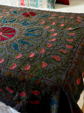 Load image into Gallery viewer, SUZANI Kantha