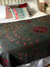 Load image into Gallery viewer, SUZANI Kantha