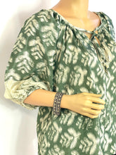 Load image into Gallery viewer, Bella Silk Top