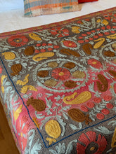 Load image into Gallery viewer, SUZANI Kantha