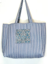 Load image into Gallery viewer, Blockprint Quilted Bag