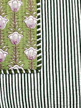 Load image into Gallery viewer, Blockprint Quilted Bag