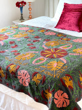 Load image into Gallery viewer, SUZANI Kantha