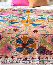 Load image into Gallery viewer, SUZANI Kantha