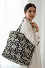 Load image into Gallery viewer, Blockprint Quilted Bag