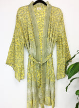 Load image into Gallery viewer, Vintage Sari Kimono Short