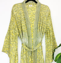 Load image into Gallery viewer, Vintage Sari Kimono Short