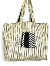 Load image into Gallery viewer, Blaockprint Quilted Bag
