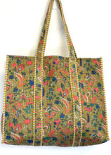 Load image into Gallery viewer, Blockprint Quilted Bag
