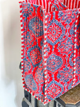 Load image into Gallery viewer, Velvet Quilted Bag
