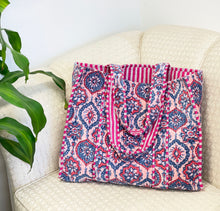 Load image into Gallery viewer, Velvet Quilted Bag
