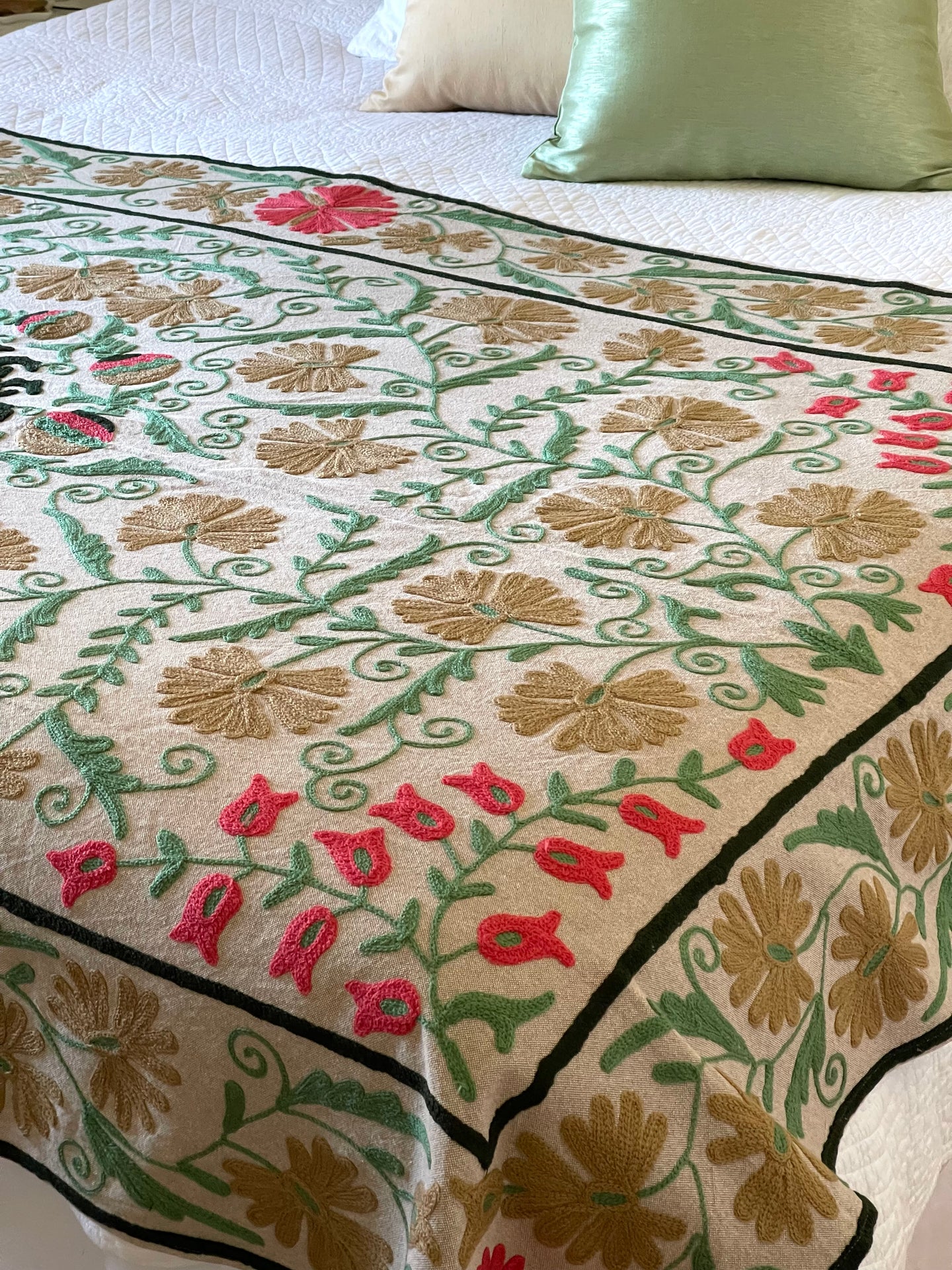 SUZANI Throw