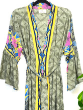 Load image into Gallery viewer, Vintage Sari Kimono long
