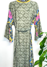 Load image into Gallery viewer, Vintage Sari Kimono long
