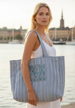 Load image into Gallery viewer, Blockprint Quilted Bag

