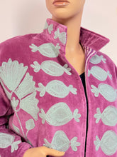 Load image into Gallery viewer, Velvet Suzani Long Jacket
