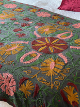 Load image into Gallery viewer, SUZANI Kantha
