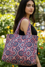 Load image into Gallery viewer, Velvet Quilted Bag
