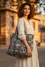 Load image into Gallery viewer, Blockprint Quilted Bag

