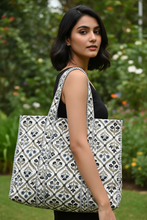 Load image into Gallery viewer, Blockprint Quilted Bag
