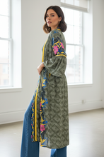 Load image into Gallery viewer, Vintage Sari Kimono long
