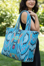 Load image into Gallery viewer, Velvet Quilted Bag
