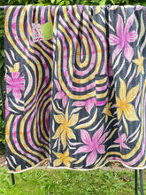 Load image into Gallery viewer, Vintage Sari Kantha quilt
