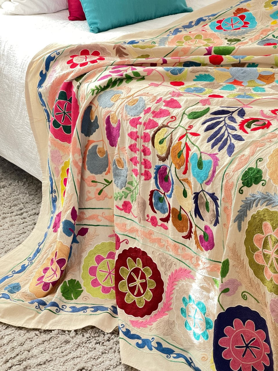 SUZANI Throw